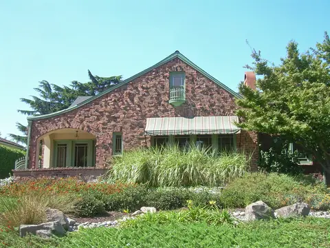 A brick house with a front garden of grasses and rocks in San Jose, California